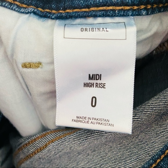 NWT EXPRESS midi high rise raw hem distressed jean shorts Size 0 - Picture 10 of 12